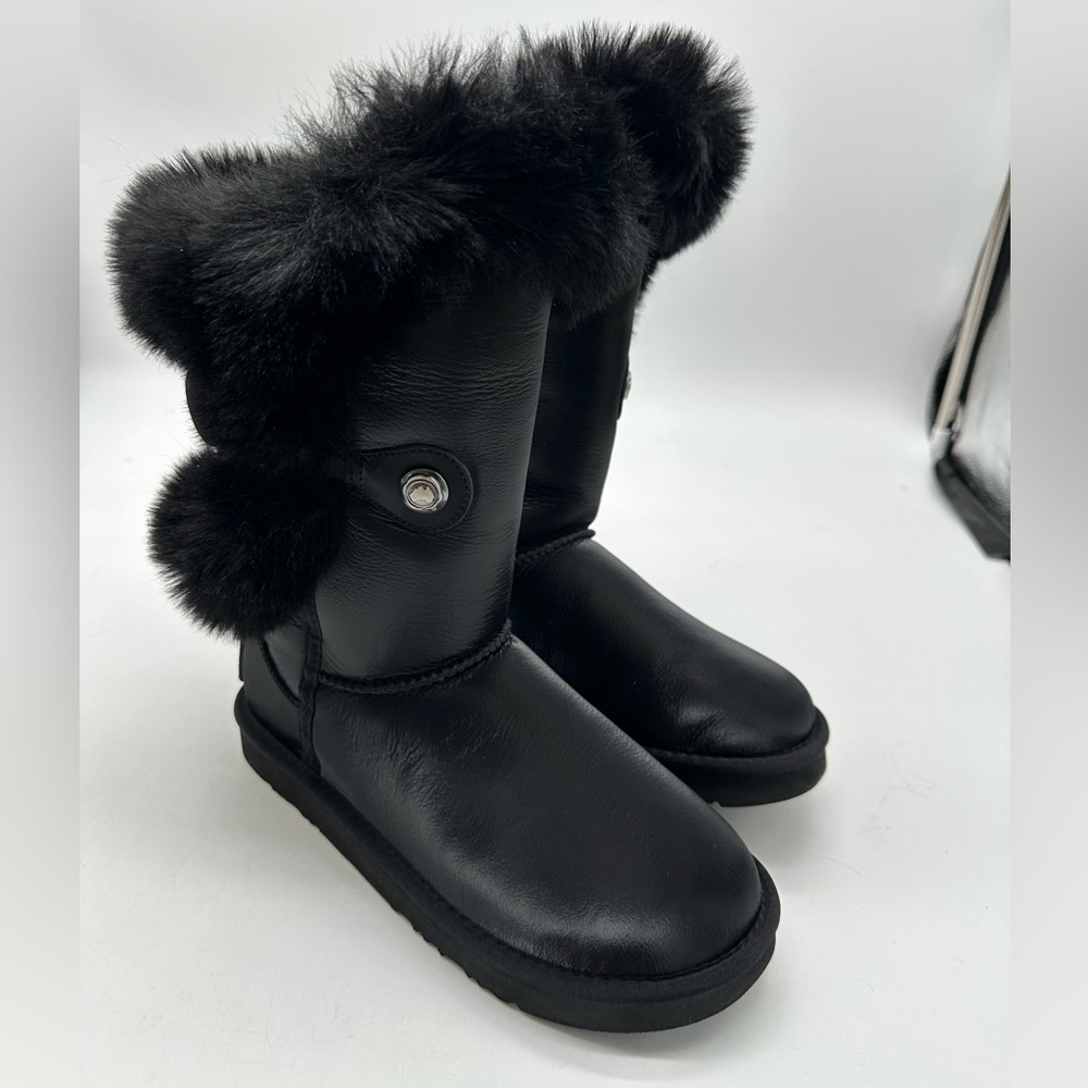 Australia Luxe Collective NWT Nordic Short Shearling Black Satin US 7 | EU 38